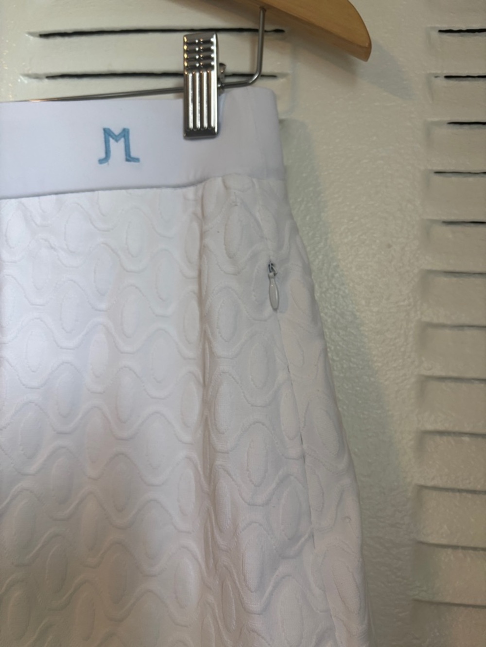 Two J. McLaughlin Pink and white Textured Ruffle Hem Skorts |
Size M | Feminine - Picture 6 of 14